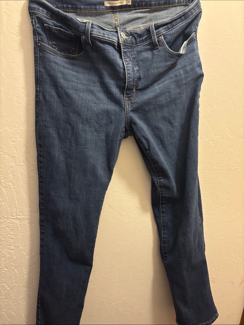 Levi’s 314 Shaping  Straight Blue Denim Jeans